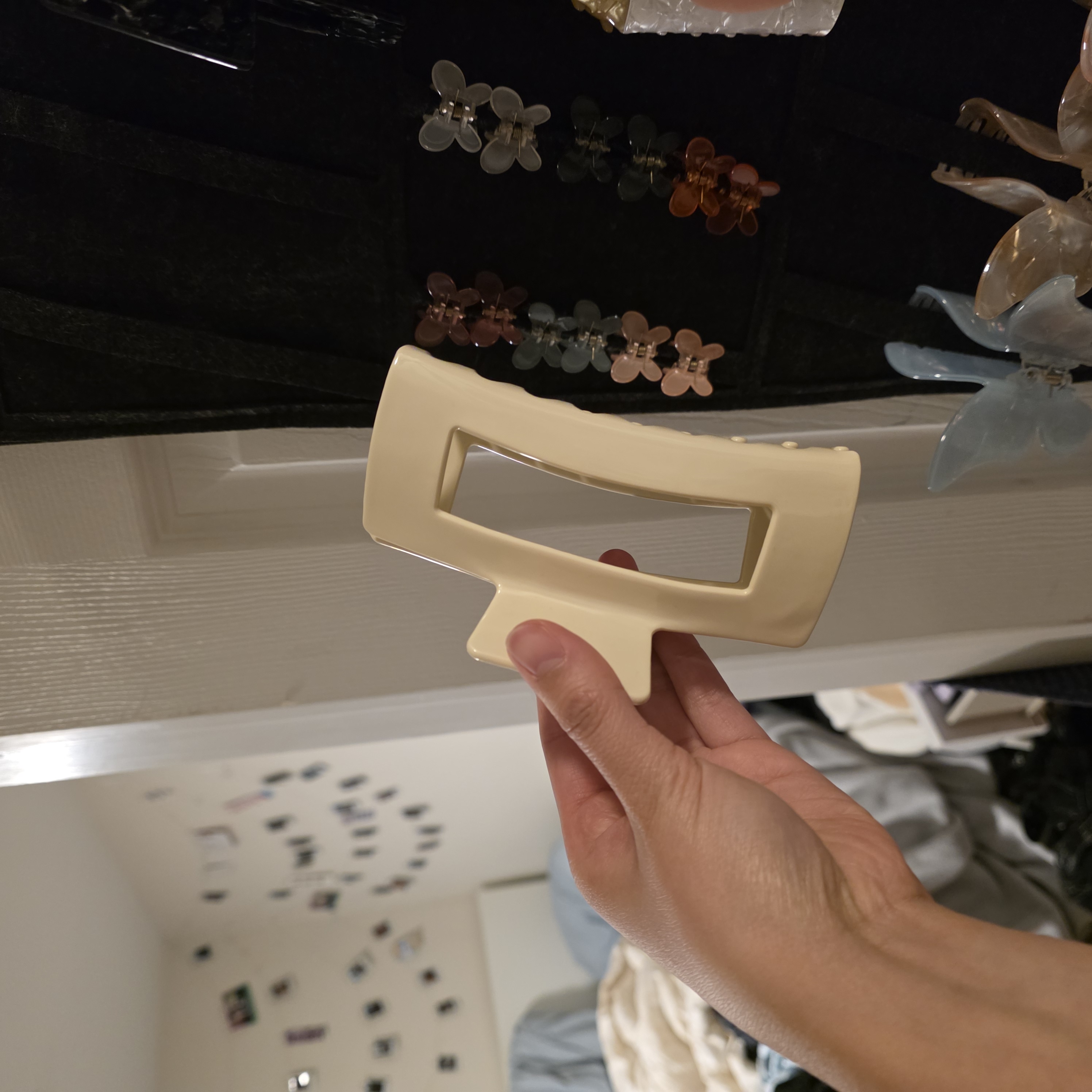 Claw clip is an Wearable Interaction because it's an item attached to the body to manage hair